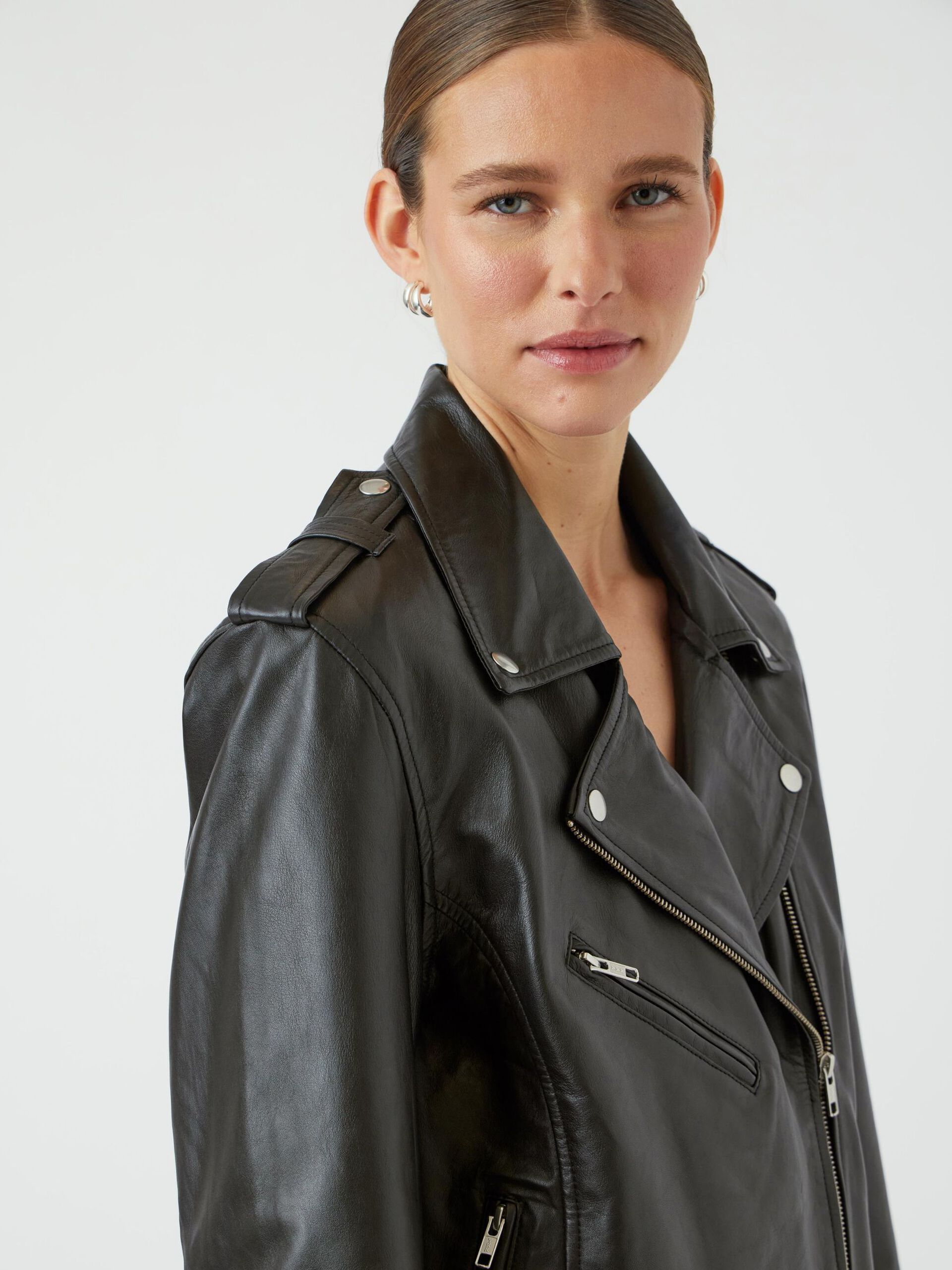  YASANE LEREN JAS