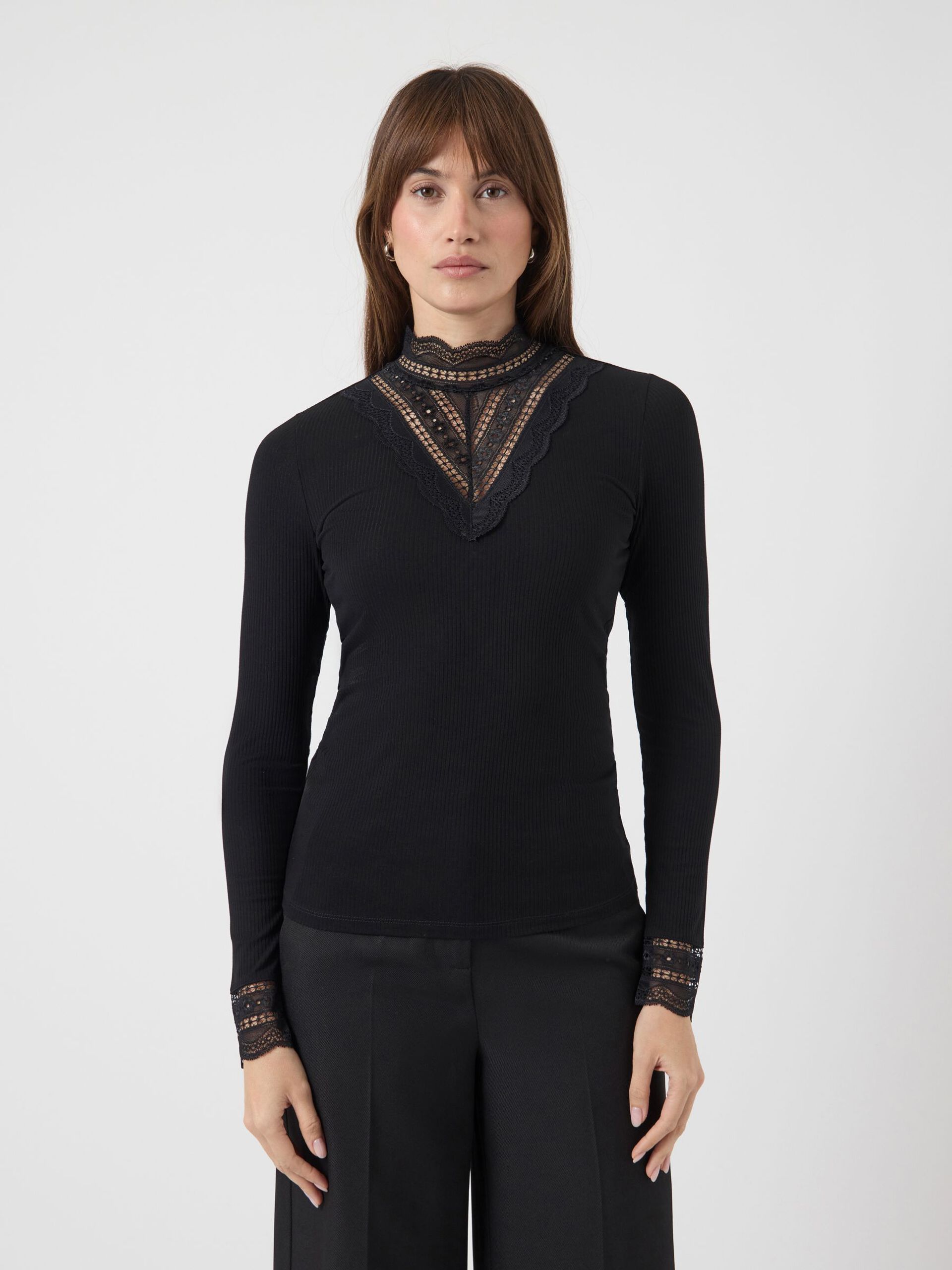  YASELLINA HOGE KRAAG TOP MET LANGE MOUWEN