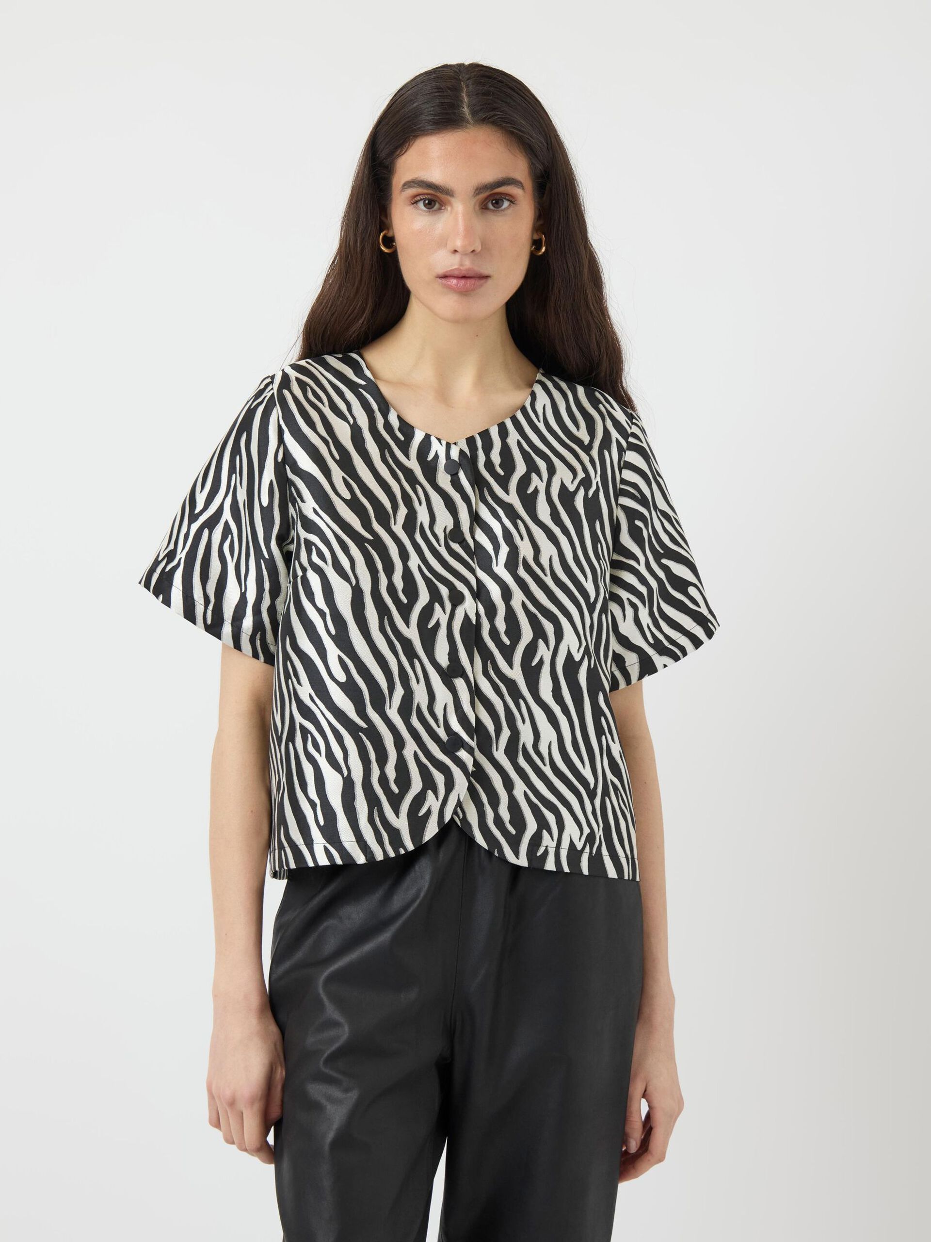  YASZEMA TOP MET KORTE MOUWEN