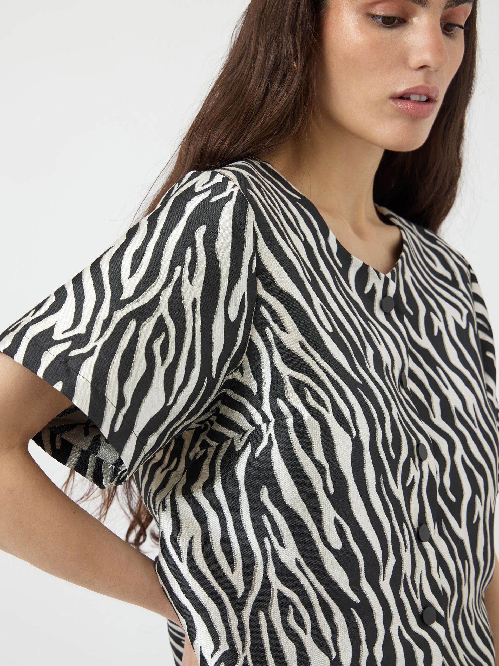  YASZEMA TOP MET KORTE MOUWEN