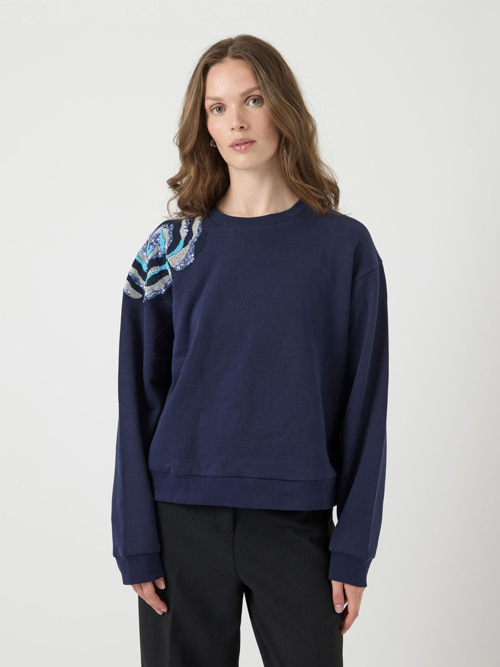  YASBLUGA MET DECORATIE SWEATSHIRT