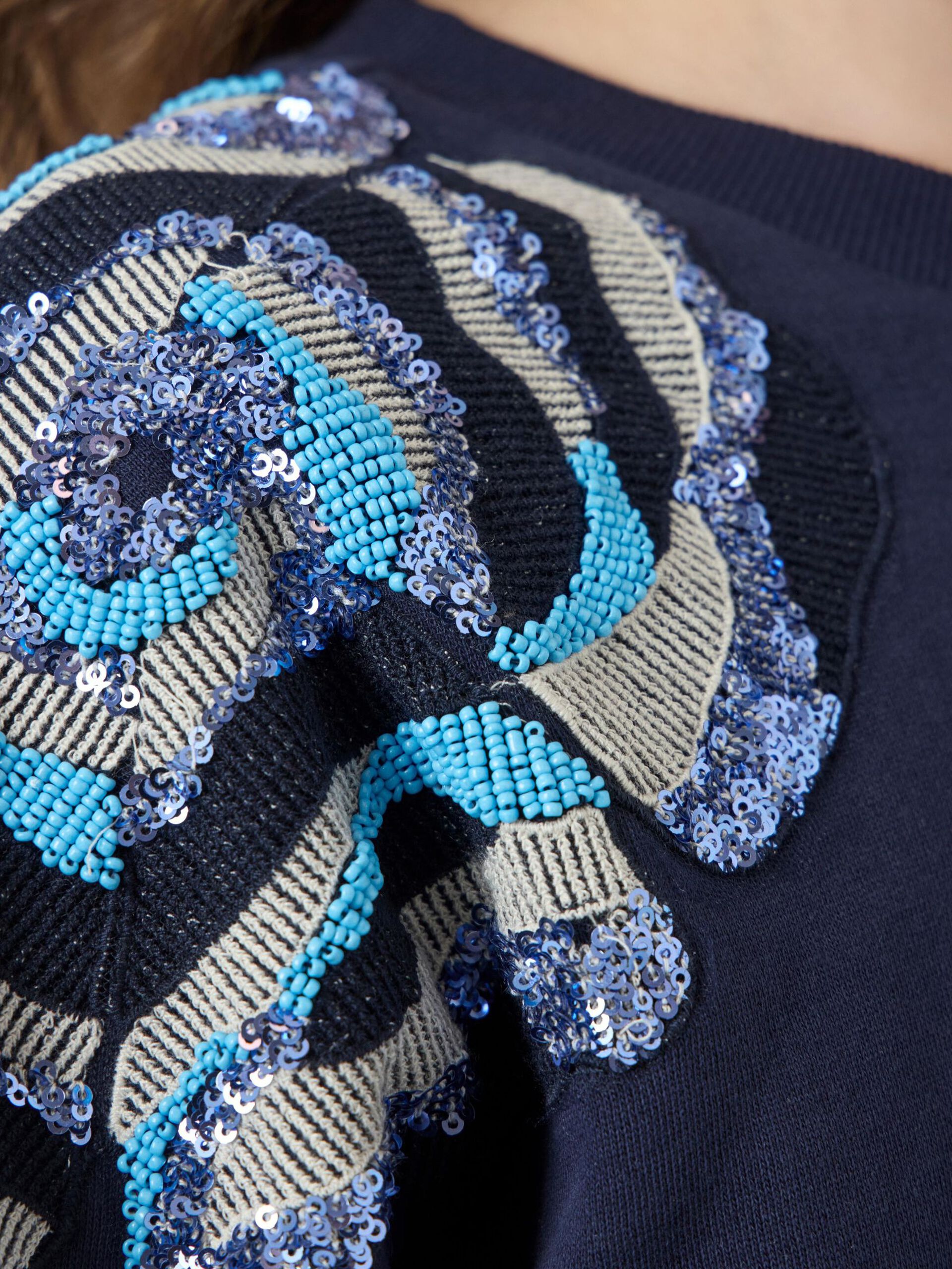  YASBLUGA MET DECORATIE SWEATSHIRT